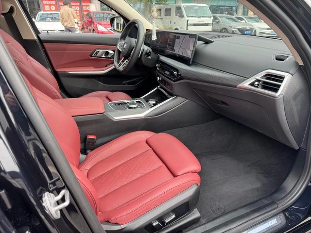 BMW 3 Series 2025 325Li M Sports suit interior photo 10
