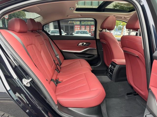 BMW 3 Series 2025 325Li M Sports suit interior photo 12