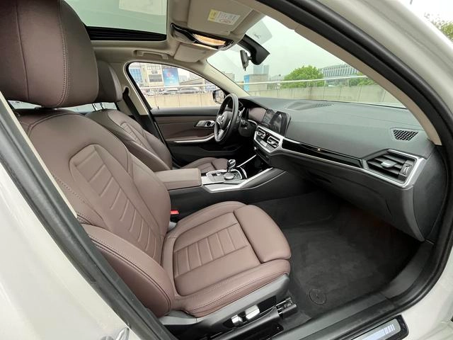 BMW 3 Series 2021 Restyling 320Li M Sports suit interior photo 12