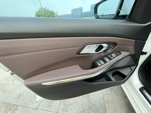 BMW 3 Series 2021 Restyling 320Li M Sports suit interior photo 15