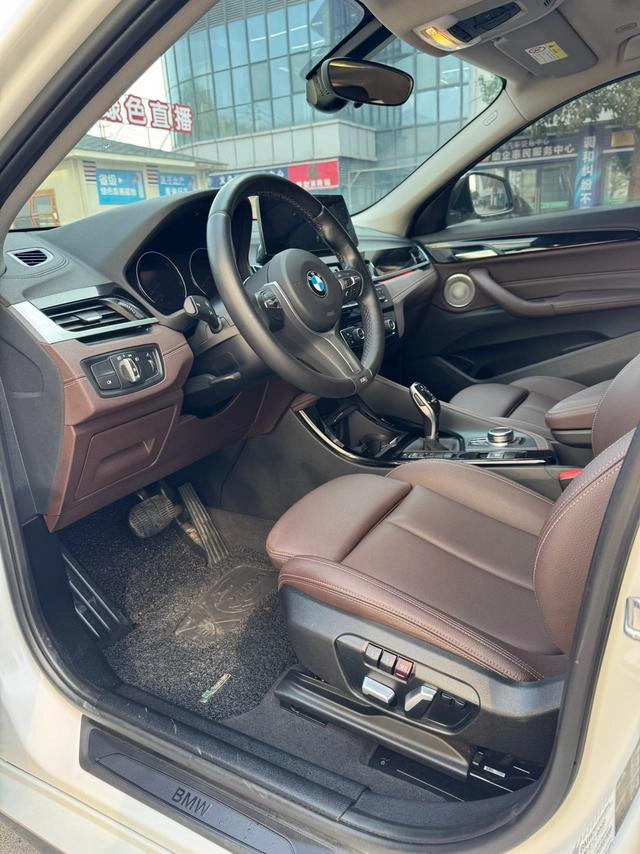 BMW X2 2021 Reforma sDrive25i M Conjunto deportivo interior foto 8
