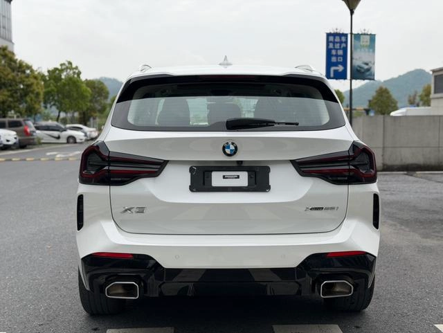 BMW X3 2022 xDrive25i M Sports suit interior photo 12