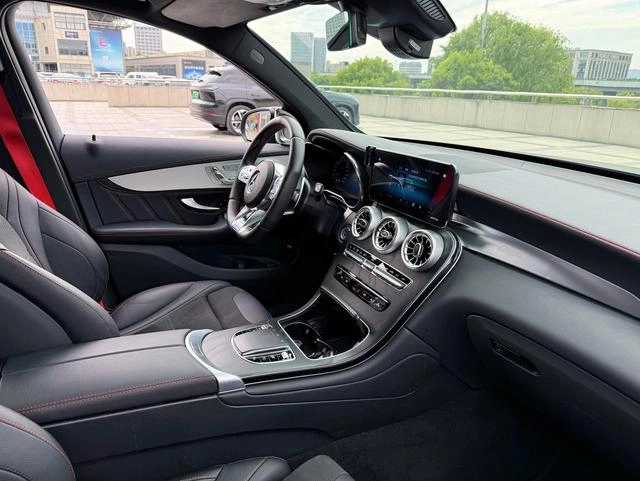 Mercedes-Benz GLC AMG 2022 AMG GLC 43 4MATIC интерьер фото 8