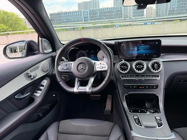 Mercedes-Benz GLC AMG 2022 AMG GLC 43 4MATIC интерьер фото 11