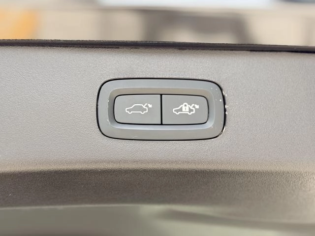 LYNK & CO 01 2021 2.0TD Two-wheel drive model Pro interior photo 17 LYNK & CO 01 2021 2.0TD Two-wheel drive model Pro interior photo 17
