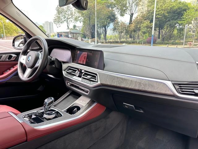 BMW X5 2022 xDrive 30Li Premium Class M Sports suit exterior photo 9