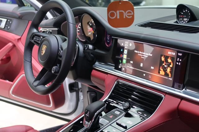 Porsche Panamera 2023 Panamera 2.9T Edición de platino interior foto 16