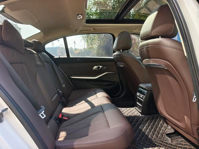 BMW 3 Series 2023 325Li M Sports Night Suit interior photo 12