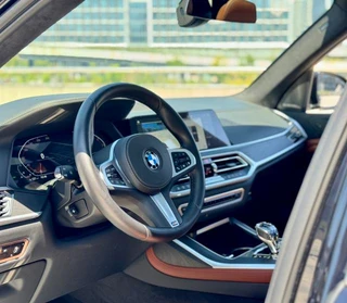 BMW X7 2021 xDrive40i Премиум-класса M Спортивный костюм интерьер фото 8