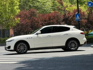 Maserati Levante 2021 3.0T Standard Edition exterior photo 3