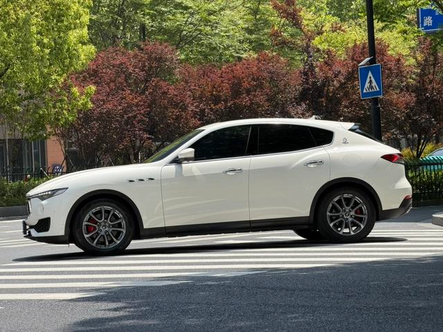 Maserati Levante 2021 3.0T Standard Edition exterior photo 3