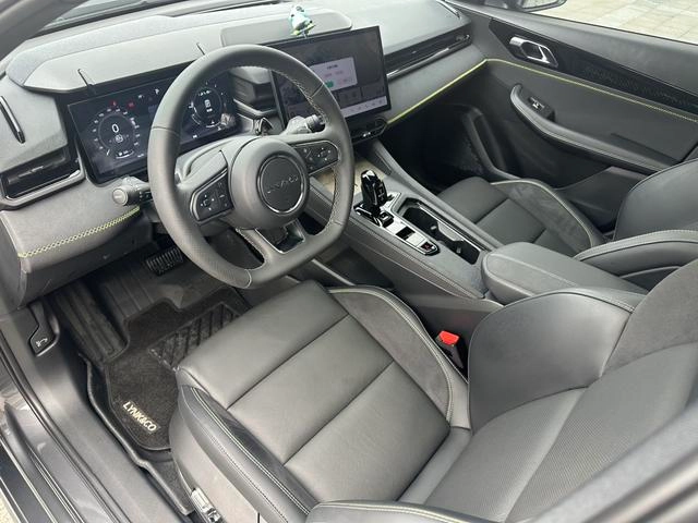 LYNK & CO 03 2023 1.5TD DCT Strength Pro interior photo 12