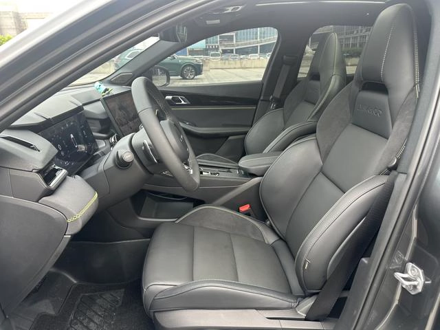 LYNK & CO 03 2023 1.5TD DCT Strength Pro interior photo 13