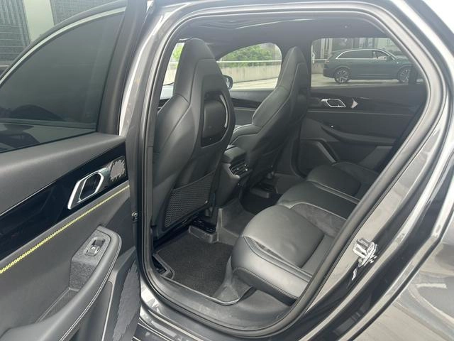 LYNK & CO 03 2023 1.5TD DCT Strength Pro interior photo 14