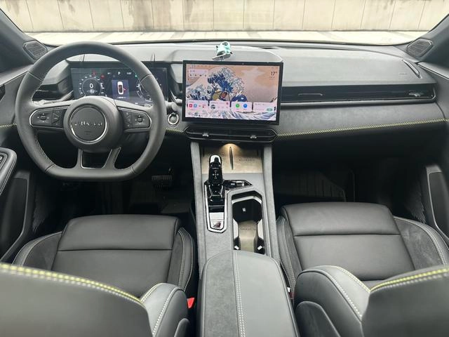 LYNK & CO 03 2023 1.5TD DCT Strength Pro interior photo 20