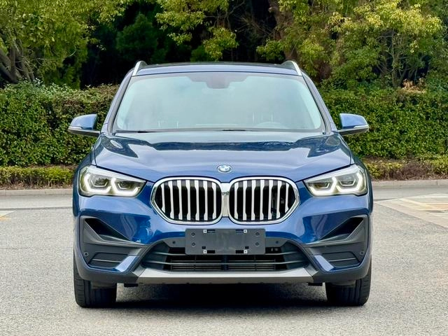 BMW X1 2022 sDrive25Li Лидирующий экстерьер фото 2