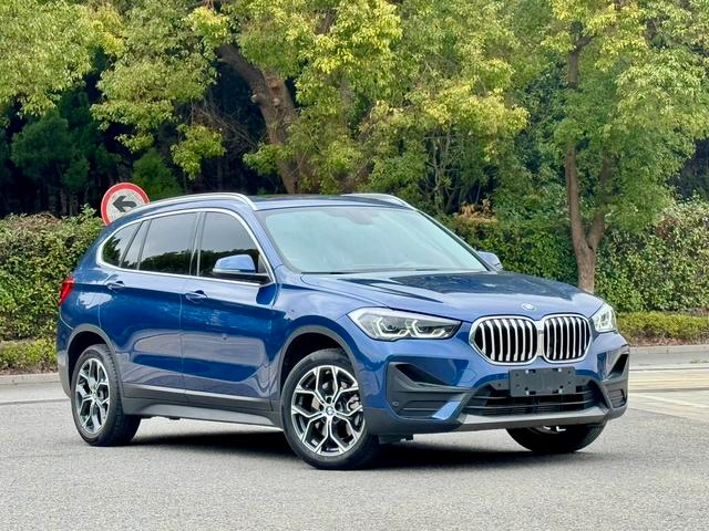 BMW X1 2022 sDrive25Li Лидирующий экстерьер фото 3