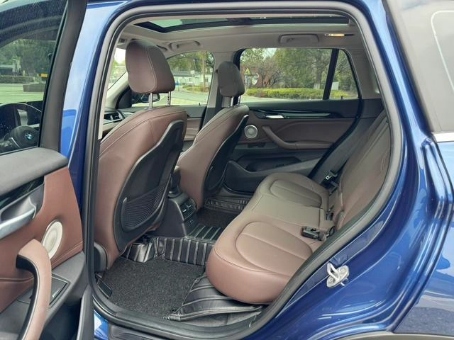 BMW X1 2022 sDrive25Li Лидирующий интерьер фото 12