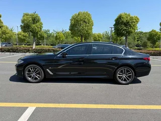BMW 5 Series 2021 525Li M Спортивный костюм интерьер фото 8