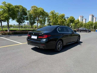 BMW 5 Series 2021 525Li M Спортивный костюм интерьер фото 9