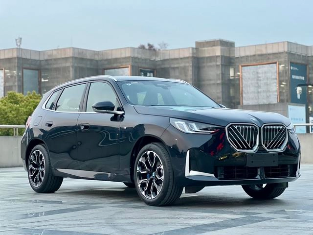 BMW X3 2025 xDrive30L Premium Class M Sports suit exterior photo 3