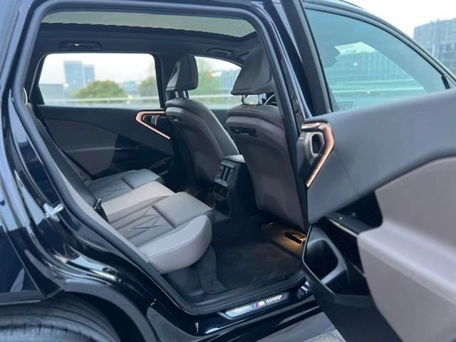 BMW X3 2025 xDrive30L Premium Class M Sports suit interior photo 9