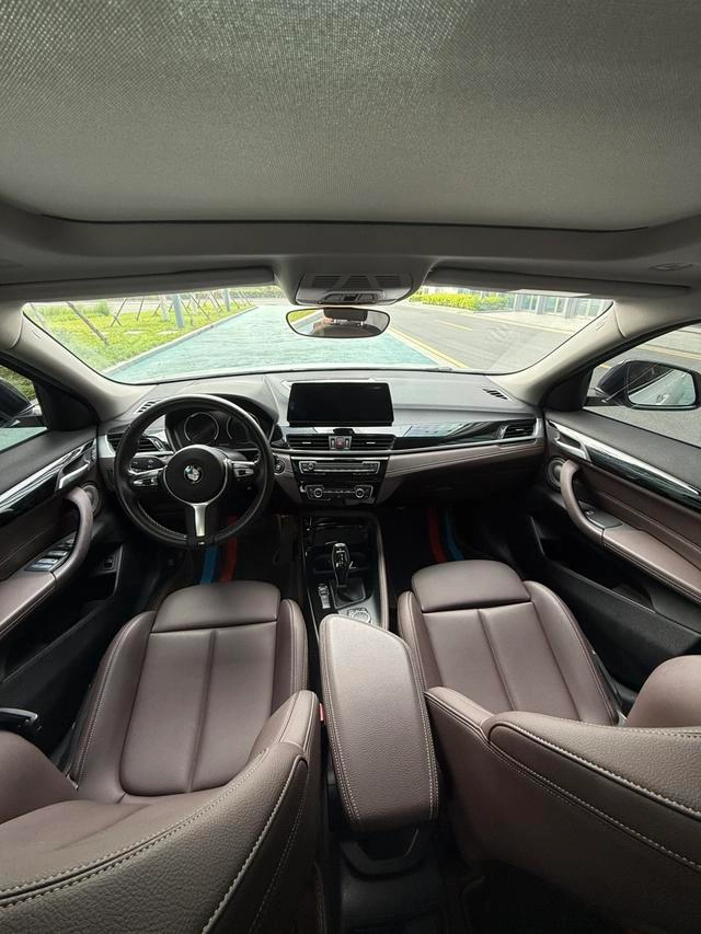 BMW X2 2023 sDrive25i M Sports Obsidian Night Edition interior photo 6