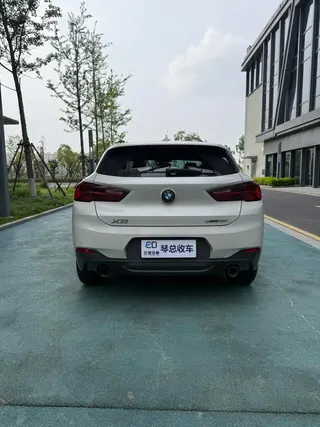 BMW X2 2023 sDrive25i M Sports Obsidian Night Edition interior photo 8