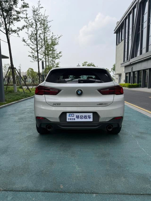 BMW X2 2023 sDrive25i M Sports Obsidian Night Edition interior photo 8