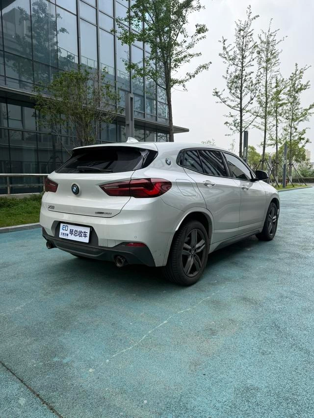 BMW X2 2023 sDrive25i M Sports Obsidian Night Edition interior photo 9