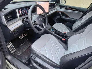 Volkswagen Tayron 2025 Tayron L 380TSI Four-wheel drive luxury interior photo 8 Volkswagen Tayron 2025 Tayron L 380TSI Four-wheel drive luxury interior photo 8