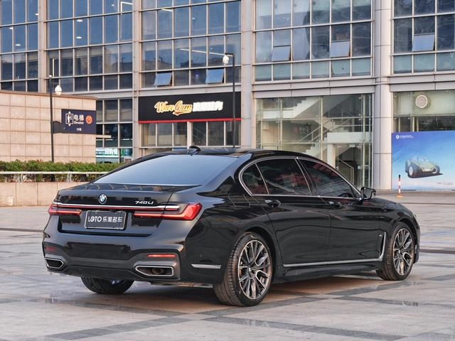 BMW 7 Series 2021 740Li Лидирующий M Спортивный костюм экстерьер фото 5