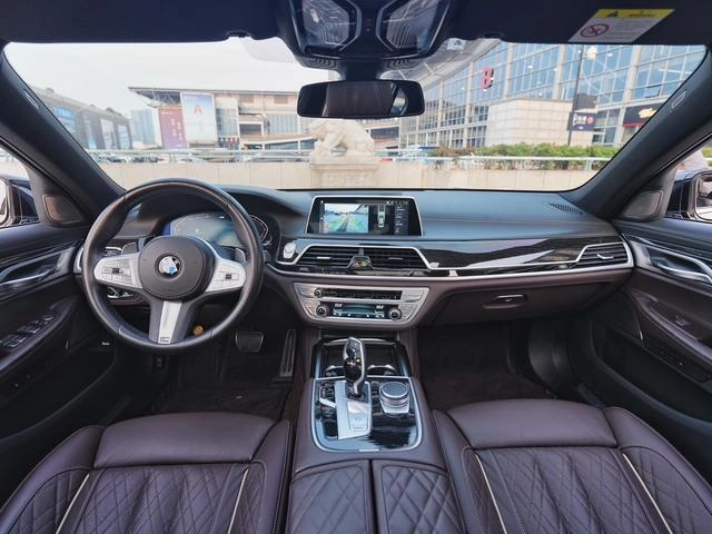 BMW 7 Series 2021 740Li Лидирующий M Спортивный костюм экстерьер фото 6