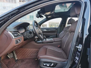 BMW 7 Series 2021 740Li Лидирующий M Спортивный костюм интерьер фото 10