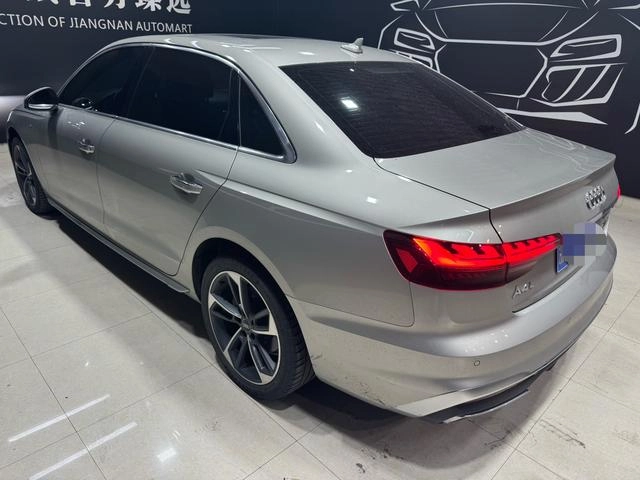 Audi A4L 2023 40 TFSI Модный и динамичный интерьер фото 8