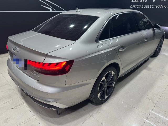 Audi A4L 2023 40 TFSI Модный и динамичный интерьер фото 9