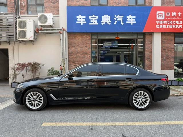 BMW 5 Series 2022 525Li Роскошный набор экстерьер фото 4