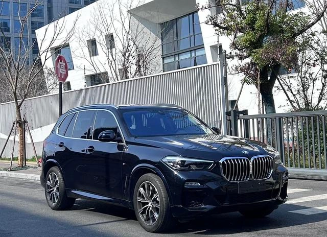 BMW X5 2021 Модификация xDrive30i M Спортивный костюм экстерьер фото 6