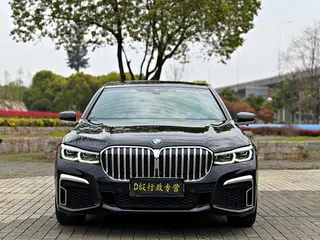 BMW 7 Series 2021 730Li M Спортивный костюм экстерьер фото 2