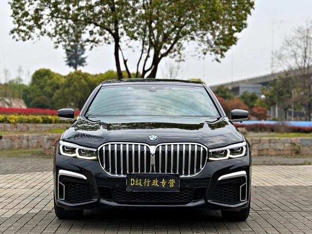 BMW 7 Series 2021 730Li M Спортивный костюм экстерьер фото 2