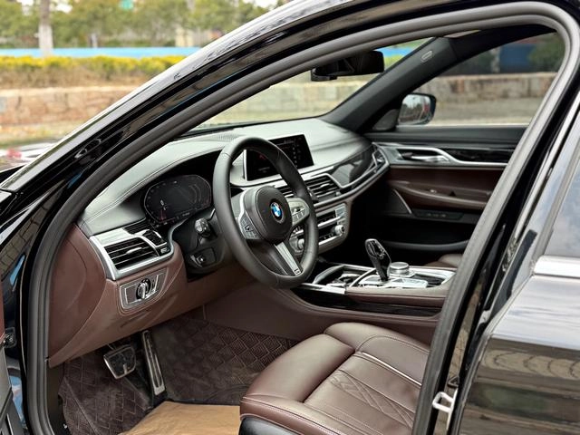 BMW 7 Series 2021 730Li M Спортивный костюм экстерьер фото 5