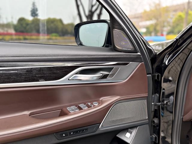 BMW 7 Series 2021 730Li M Спортивный костюм экстерьер фото 6