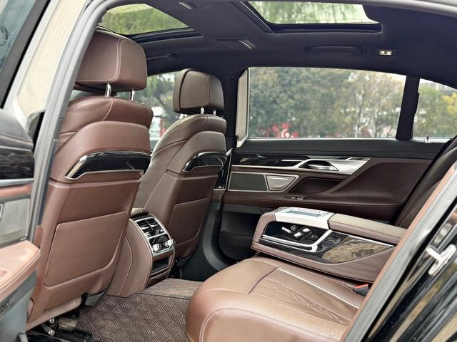 BMW 7 Series 2021 730Li M Спортивный костюм экстерьер фото 7