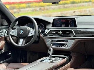 BMW 7 Series 2021 730Li M Спортивный костюм интерьер фото 12