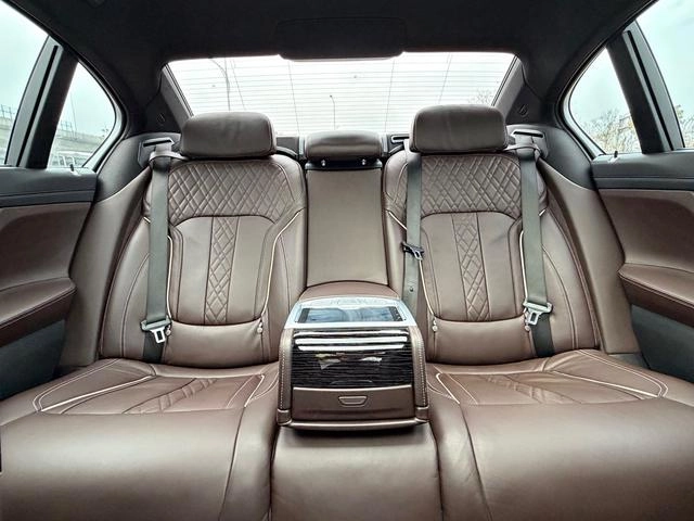 BMW 7 Series 2021 730Li M Спортивный костюм интерьер фото 13