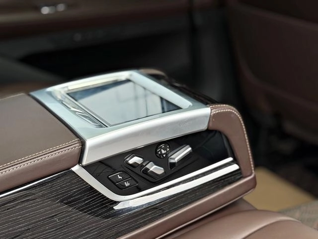BMW 7 Series 2021 730Li M Спортивный костюм интерьер фото 14