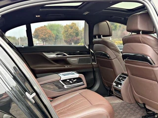 BMW 7 Series 2021 730Li M Спортивный костюм интерьер фото 15