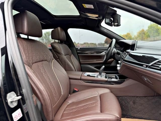 BMW 7 Series 2021 730Li M Спортивный костюм интерьер фото 16