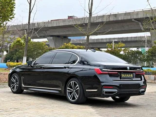 BMW 7 Series 2021 730Li M Спортивный костюм интерьер фото 19