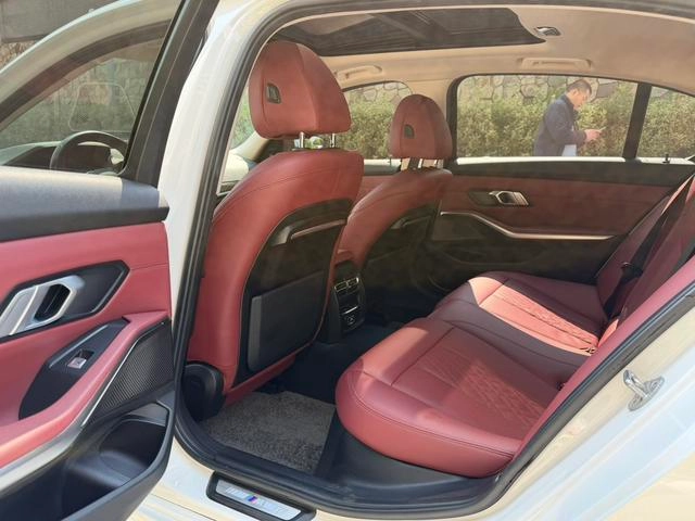 BMW 3 Series 2022 325Li M Conjunto deportivo interior foto 7